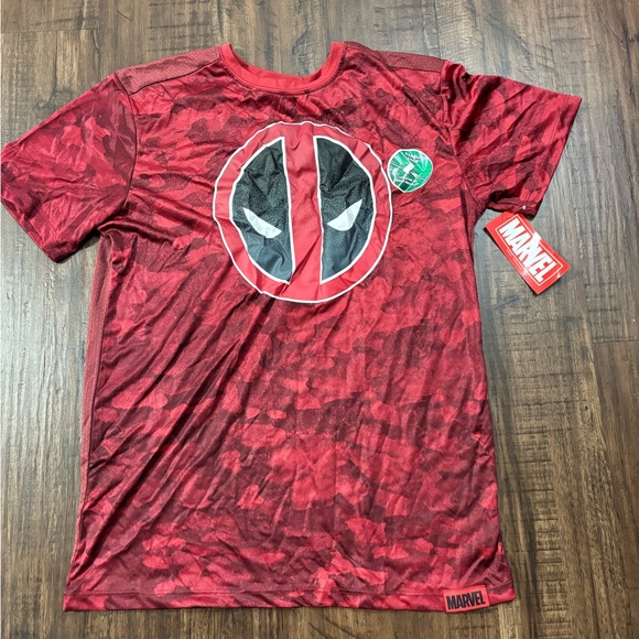 Marvel Deadpool Logo Men’s Athletic T Shirt Red Size Medium Cotton & Polyester - Picture 1 of 7